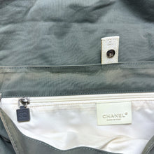 Charger l&#39;image dans la galerie, Early 2000&#39;s Chanel Cross Body Satchel Bag
