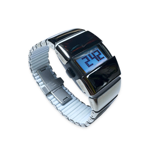 Montre numérique Nike D-Line argent/blanc en acier inoxydable du début des années 2000