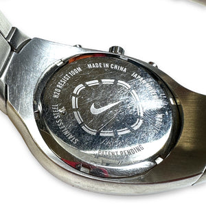 2000 年代初頭のナイキ トライアックス アーマード II クロノ ステンレススチール アナログ時計