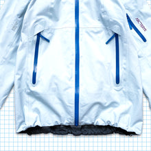 Load image into Gallery viewer, Arc’teryx Baby Blue/Royal Blue/Purple Wmns Stringray Gore-Tex Pro-Shell - Medium