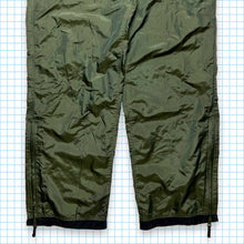 Load image into Gallery viewer, Vintage GAP Nylon Shimmer Cargo Pant - Medium
