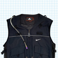 Load image into Gallery viewer, Early 2000’s Nike ACG Hydration Vest - Medium