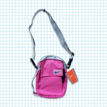 Carica l&#39;immagine nel visualizzatore di Gallery, Vintage Nike Pink Grid Side Bag