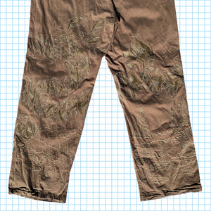 Snopants brodés de dragon abstrait Maharishi