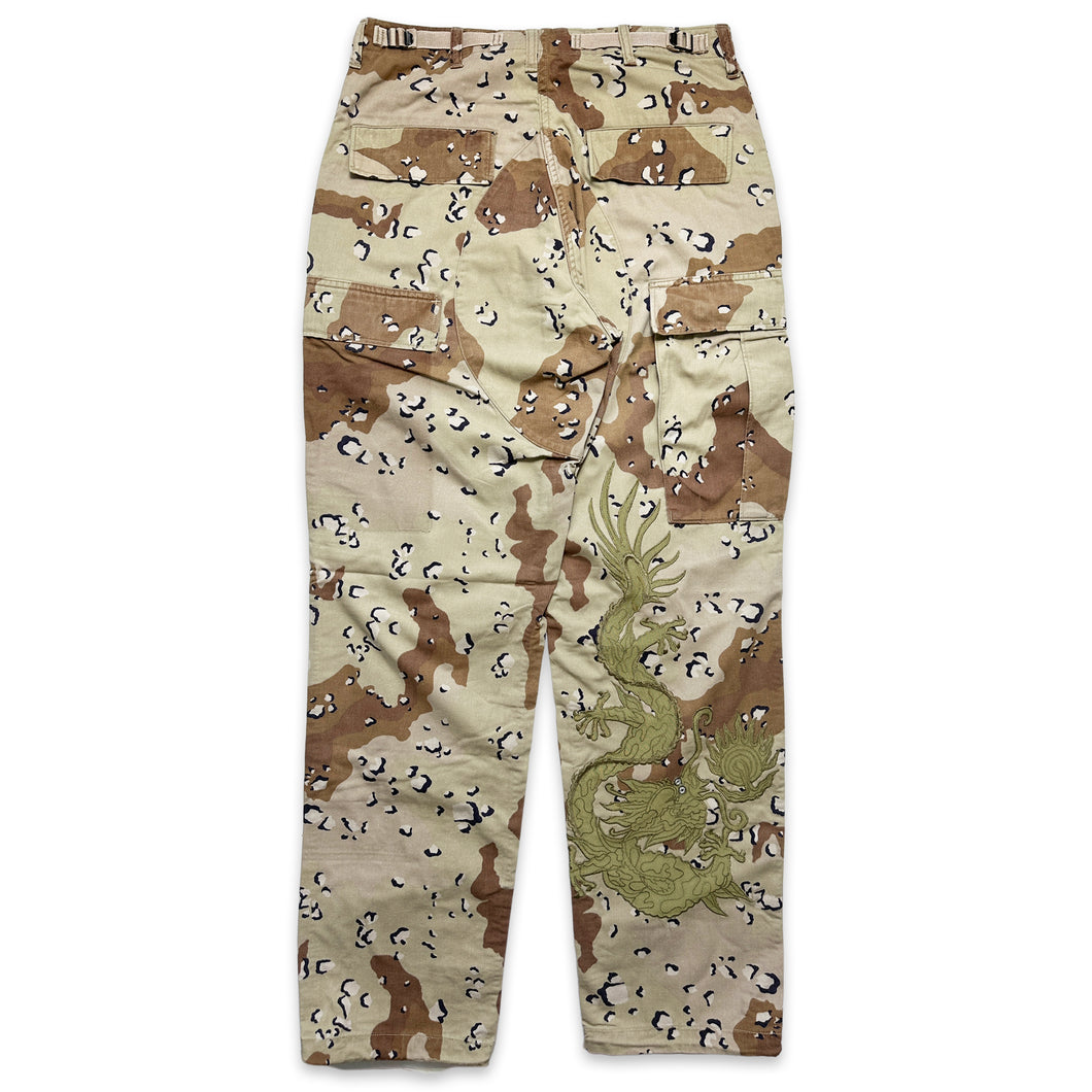Début des années 2000 Maharishi Reclaimed US O81 Desert DPM Camo Broded Sand Dragon Snopants - Extra Small & Small