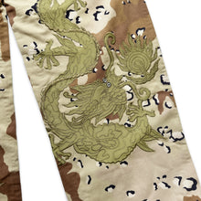 Load image into Gallery viewer, Early 2000&#39;s Maharishi Reclaimed US O81 Desert DPM Camo Embroidered Sand Dragon Snopants - Extra Small &amp; Small