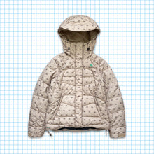 Carica l&#39;immagine nel visualizzatore di Gallery, Nike ACG Abstract All Over Graphic Light Beige 550 Down Puffer Jacket - Medium