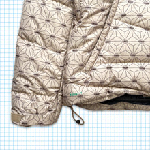 Load image into Gallery viewer, Nike ACG Abstract All Over Graphic Light Beige 550 Down Puffer Jacket - Medium