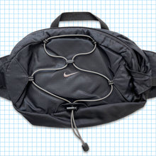 Carica l&#39;immagine nel visualizzatore di Gallery, Vintage Nike Stealth Black Tonal Side Bag