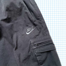 Carica l&#39;immagine nel visualizzatore di Gallery, Vintage Nike Multi Pocket Cargo Shorts - Small / Medium