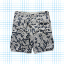 Charger l&#39;image dans la galerie, vintage Nike Grey Camo Cargo Shorts - 32 » et 34 » Taille