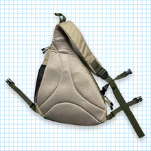 Carica l&#39;immagine nel visualizzatore di Gallery, Vintage Nike Technical Khaki/Beige Tri-Harness Bag