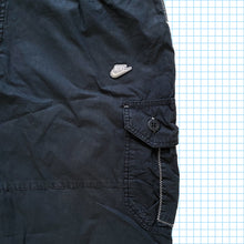 Carica l&#39;immagine nel visualizzatore di Gallery, Vintage Nike Multi Pocket Cargo Shorts - Small/Medium