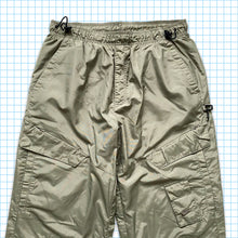 Charger l&#39;image dans la galerie, vintage Nike Kaki/Gris Multi Pocket Nylon Shimmer Cargos - Moyen