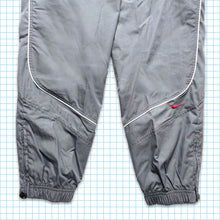 Carica l&#39;immagine nel visualizzatore di Gallery, Vintage Nike Grey Piped Technical Track Pant - 28&quot; / 30&quot; Waist
