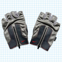 Load image into Gallery viewer, 2000&#39;s Nike Sunder Cycling Gloves