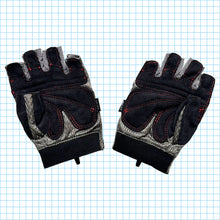 Load image into Gallery viewer, 2000&#39;s Nike Sunder Cycling Gloves
