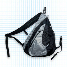 Carica l&#39;immagine nel visualizzatore di Gallery, Vintage Nike Grey/Black Tri-Harness Bag