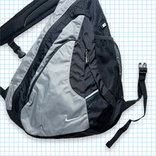 Carica l&#39;immagine nel visualizzatore di Gallery, Vintage Nike Grey/Black Tri-Harness Bag
