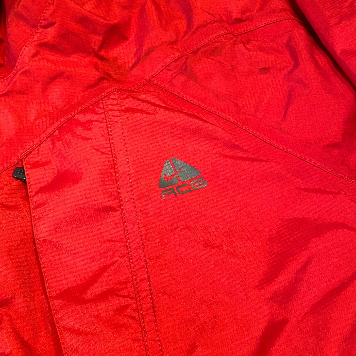 Veste résistante à l'eau Nike ACG rouge scintillant