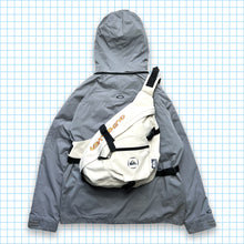 Carica l&#39;immagine nel visualizzatore di Gallery, Vintage Quiksilver Off White Cross Body Bag