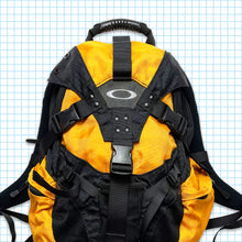 Load image into Gallery viewer, Oakley Icon 1.0 Orange/Black Technical Backpack