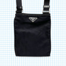 Carica l&#39;immagine nel visualizzatore di Gallery, Vintage Prada Milano Black Mini Side Bag