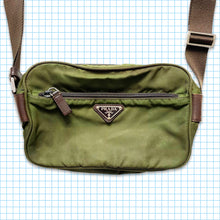 Charger l&#39;image dans la galerie, Mini sac latéral vert Prada Milano vintage