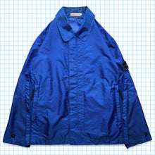 画像をギャラリービューアに読み込む, Stone Island ロイヤル ブルー フォーミュラ スチール SS97&#39; - 特大 / 特大