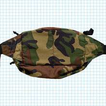 Carica l&#39;immagine nel visualizzatore di Gallery, Vintage Stüssy Outdoor S80 Camo Side Bag