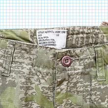 Carica l&#39;immagine nel visualizzatore di Gallery, Stüssy x Futura Heavy Tactical Print Camo Cargos - 28&quot; / 29&quot; Waist