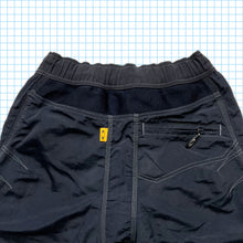 Load image into Gallery viewer, Oakley Multi Pocket Technical Cargo Shorts - Small